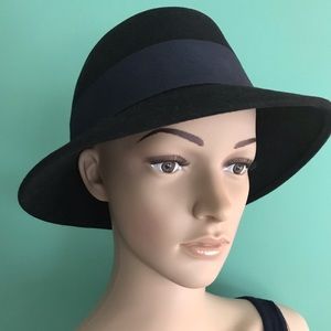 Banana Republic 100% Italian wool hat